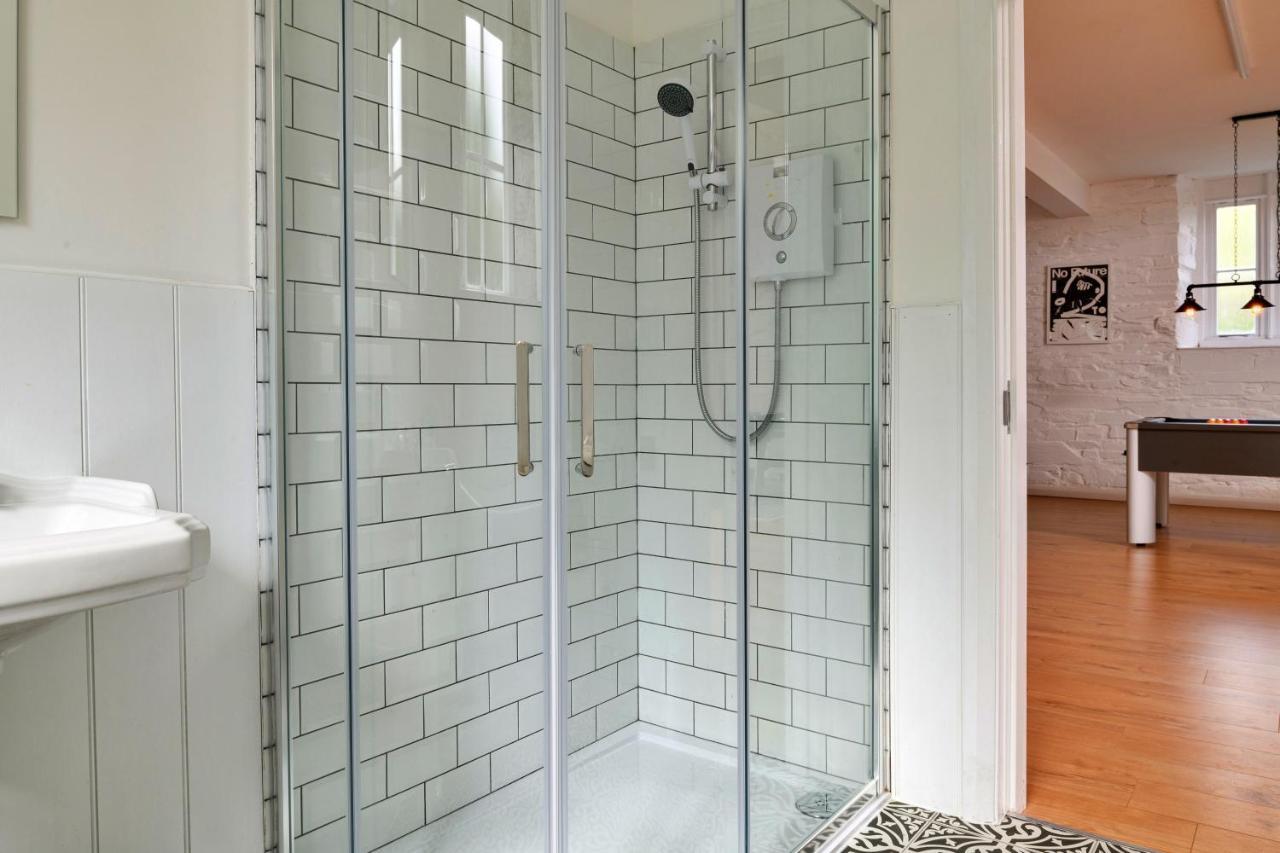 Finest Retreats - Luxury Converted Chapel With Hot Tub & Games Room Dinas Mawddwy Exterior photo