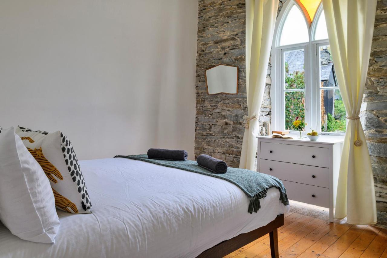 Finest Retreats - Luxury Converted Chapel With Hot Tub & Games Room Dinas Mawddwy Exterior photo