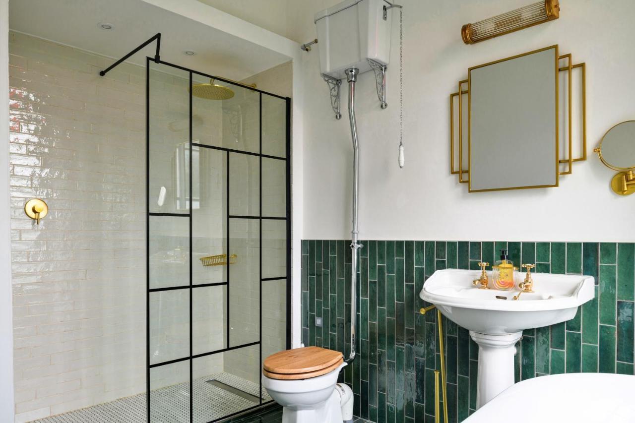 Finest Retreats - Luxury Converted Chapel With Hot Tub & Games Room Dinas Mawddwy Exterior photo