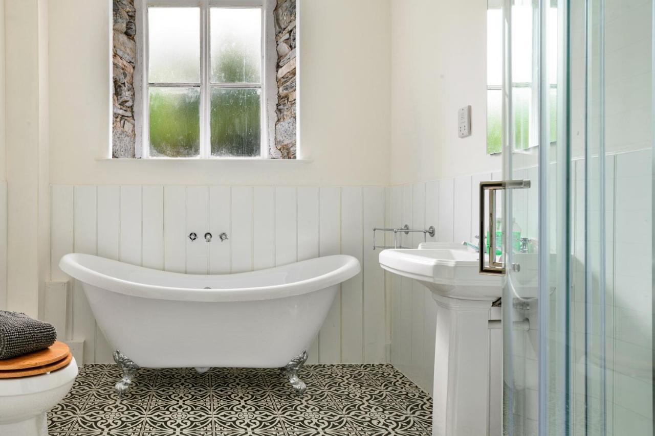 Finest Retreats - Luxury Converted Chapel With Hot Tub & Games Room Dinas Mawddwy Exterior photo