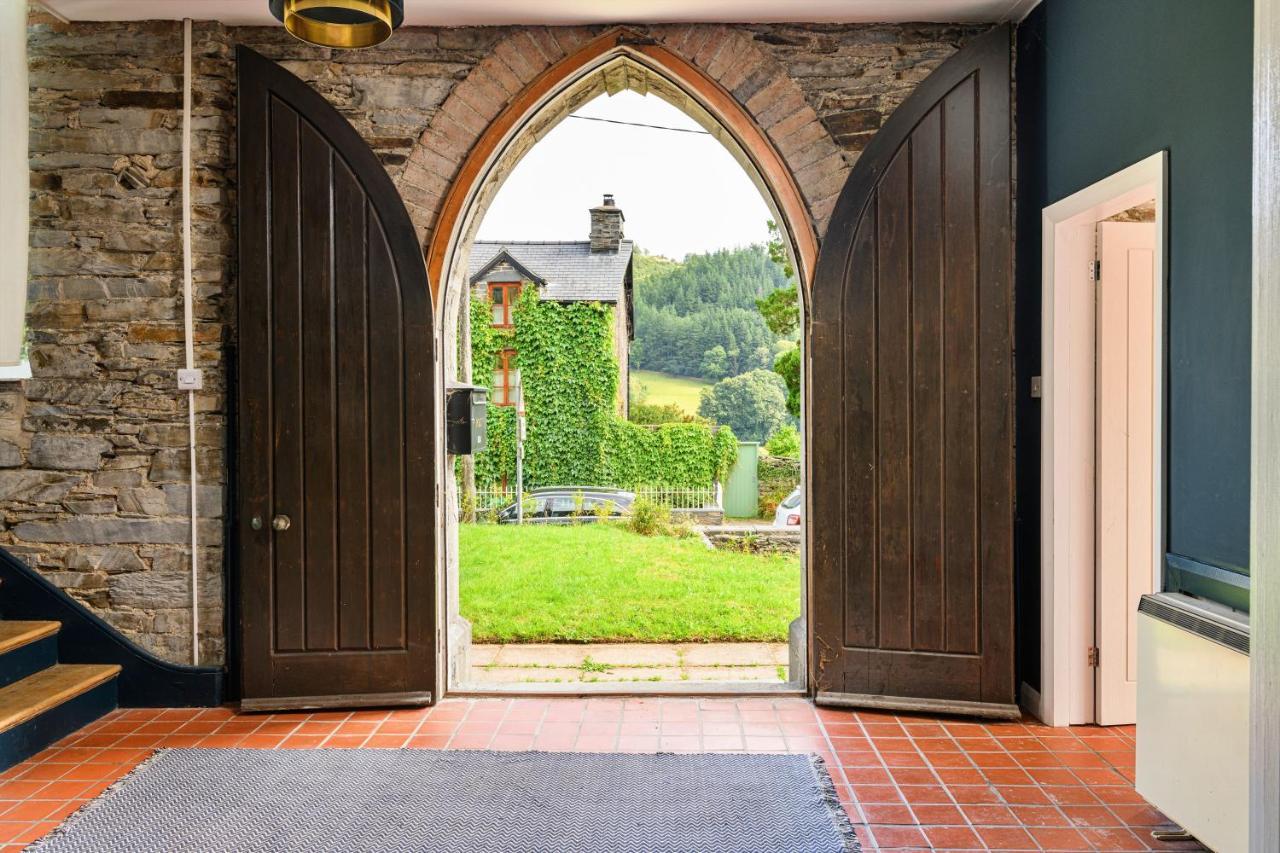 Finest Retreats - Luxury Converted Chapel With Hot Tub & Games Room Dinas Mawddwy Exterior photo