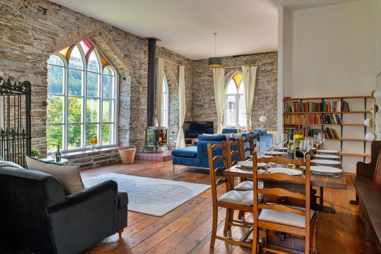 Finest Retreats - Luxury Converted Chapel With Hot Tub & Games Room Dinas Mawddwy Exterior photo