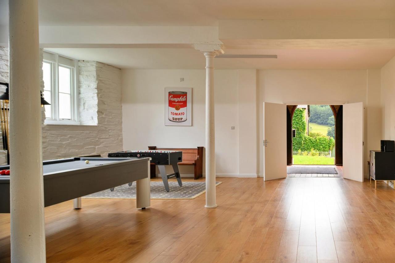 Finest Retreats - Luxury Converted Chapel With Hot Tub & Games Room Dinas Mawddwy Exterior photo